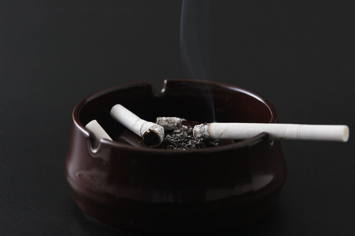 煙草が与える口腔内への影響についてのイラスト